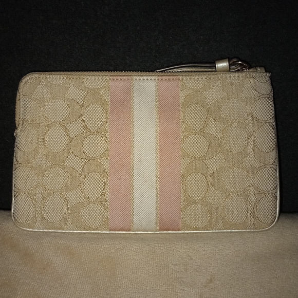 NWT Dempsey Large Corner Zip Wristlet In Signature Jacquard With Stripe & patch - Picture 2 of 11